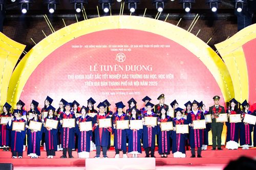 Hai thủ khoa CAND được TP Hà Nội vinh danh