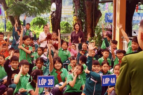 Ngoại khóa tuyên truyền pháp luật tại Trường Tiểu học Duyệt Trung