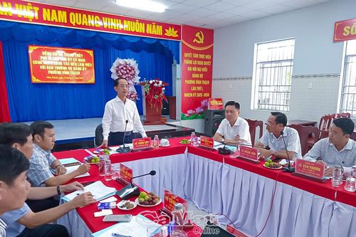 Phó Bí thư Tỉnh ủy Hồ Thanh Thủy làm việc với Ban Thường vụ Đảng ủy phường Vĩnh Trạch
