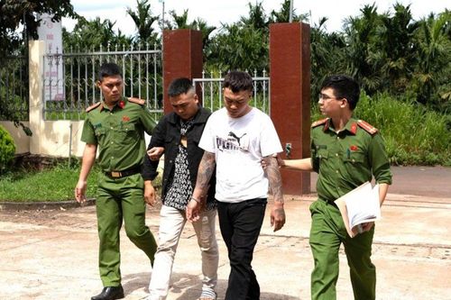 Bắt 8 đối tượng hung hãn uy hiếp tiểu thương ngay tại hội chợ thương mại