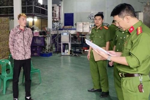 Khởi tố Hoàng Văn Huân, giám đốc công ty sản xuất, buôn bán nước ngọt giả