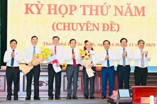 3 đồng chí Hoàng Nguyên Dinh, Nguyễn Công Vinh, Trần Văn Bảy được bầu giữ chức Phó Chủ tịch UBND TPHCM