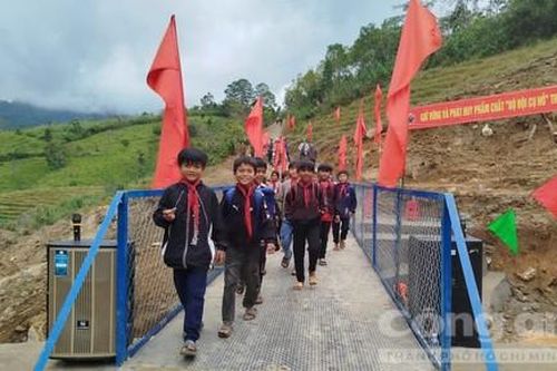 Quảng Ngãi: Hoàn thành đường 'quân dân', phá thế cô lập cho 5 thôn vùng sạt lở