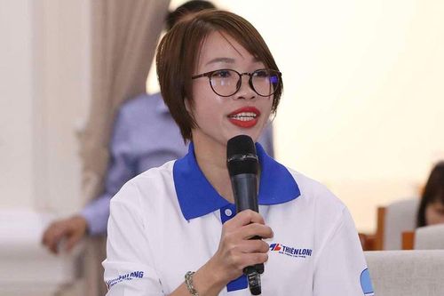 Cô giáo vùng cao rưng rưng kể về học trò ngã rách đầu gối vẫn cười, sợ lỡ học