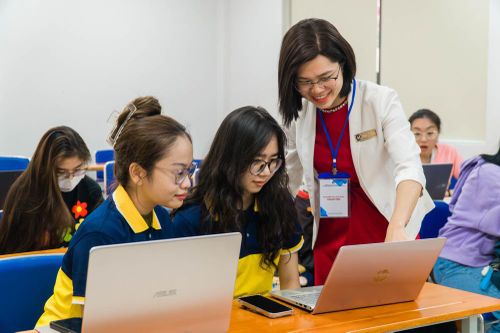Bộ GD&ĐT: Xếp lương giáo viên cao nhất là đãi ngộ xứng đáng, không phải 'ân huệ'