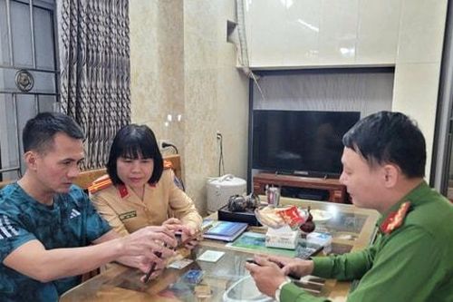 Công an TP Hà Nội: Gần dân, giúp dân cập nhật dữ liệu phương tiện
