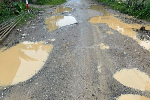 'Ổ voi, ổ gà' giăng kín tỉnh lộ 530D tại Thanh Hóa