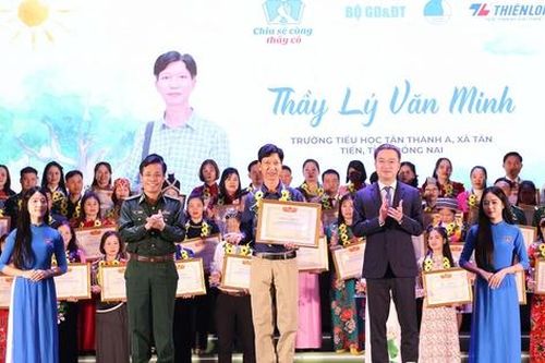 80 nhà giáo được vinh danh trong đêm tri ân 'Chia sẻ cùng thầy cô 2025'