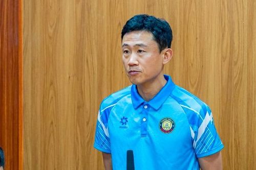 Trợ lý thầy Kim mất việc tại V-League sau 10 trận chỉ thắng 1