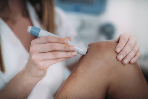 5 dấu hiệu ở chân cảnh báo đường huyết tăng cao
