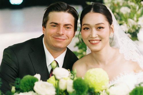 Kỹ sư IT Việt 'quẹt' chồng trên Tinder, cầu hôn đến cưới chỉ 2 tháng