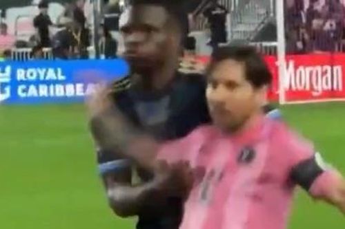 Morgan tố Messi được ưu ái
