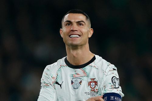 Ronaldo rời tuyển Bồ Đào Nha sau khi nhận thẻ đỏ