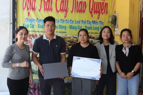 Tri ân chủ vựa trái cây ở Phú Quốc giúp khách Hàn Quốc tìm mẹ đi lạc