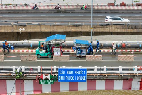 Hết hôm nay, cầu Bình Phước 1 sẽ cao thêm 1,25 m