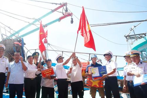 Vùng 4 Hải quân: điểm tựa vững chắc cho ngư dân