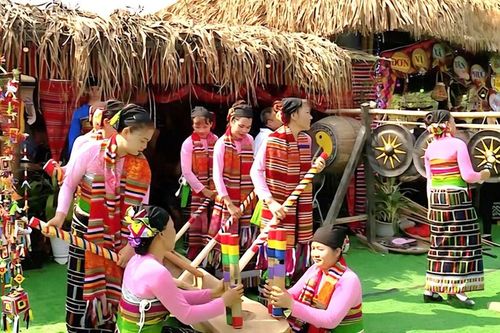 Tiếng cồng chiêng lay gọi núi rừng xứ Thanh