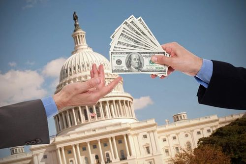Tổng thống Mỹ D. Trump âm thầm giảm hàng trăm tỷ USD tiền thuế cho giới siêu giàu