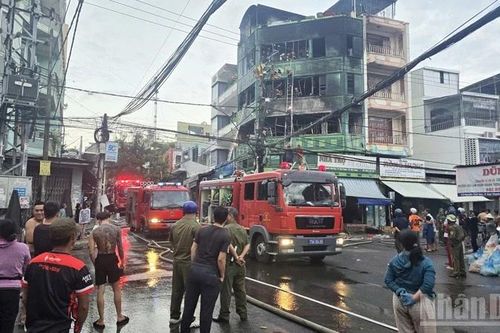 Nhà 4 tầng ở Khánh Hòa bị cháy