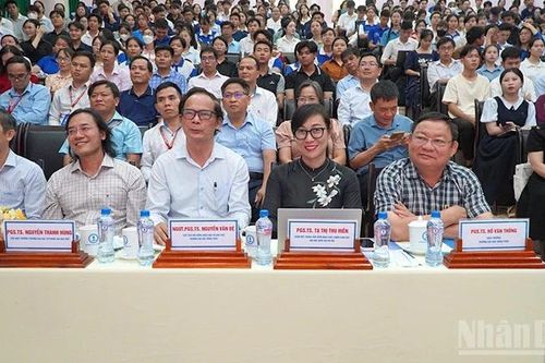 Đào tạo đại học theo định hướng chuẩn quốc tế và chuyển đổi số
