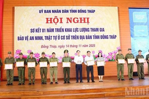 Không ngại khó, ngại khổ, tận tâm, tận lực vì nhân dân phục vụ