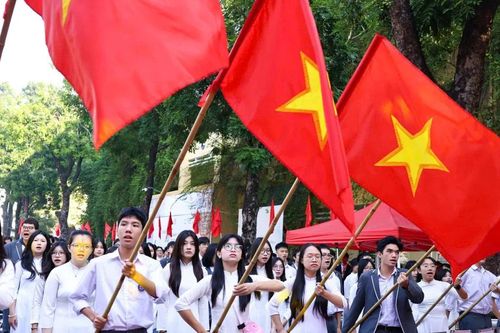 Ngôi trường không chuyên nhiều năm liên tục có kết quả thi tốt nghiệp và tuyển sinh đại học cao nhất Hà Nội