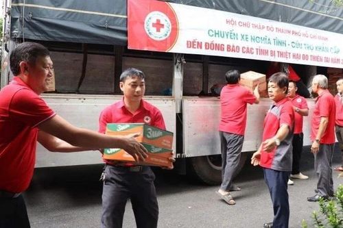 Hội Chữ thập đỏ Thành phố Hồ Chí Minh hỗ trợ đồng bào bị thiên tai, bão lũ tại thành phố Huế