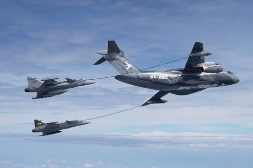 Quân sự thế giới hôm nay (15-11): Brazil hoàn tất thử nghiệm tiếp nhiên liệu giữa KC-390 và tiêm kích Gripen E