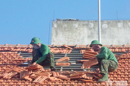 Sư đoàn 31 (Quân đoàn 34) giúp nhân dân hơn 3.000 ngày công khắc phục hậu quả bão số 13
