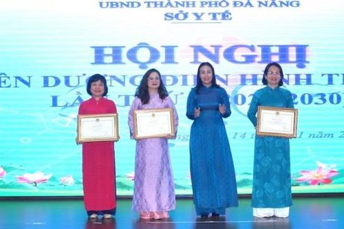 Sở Y tế Đà Nẵng tuyên dương, khen thưởng các tập thể, cá nhân và ekip có thành tích nổi bật
