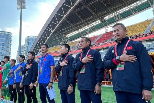 HLV Đinh Hồng Vinh tiếc khi các học trò để thua U22 Uzbekistan