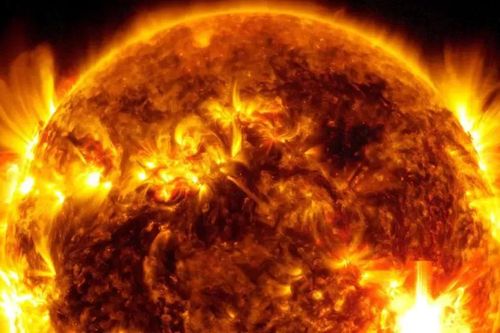 Báo động bão Mặt trời mạnh nhất trong 2 thập niên