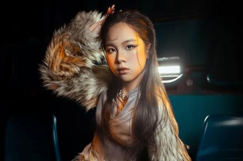 Mẫu nhí Vân Khánh mê diễn thời trang, sở hữu thành tích 'khủng'