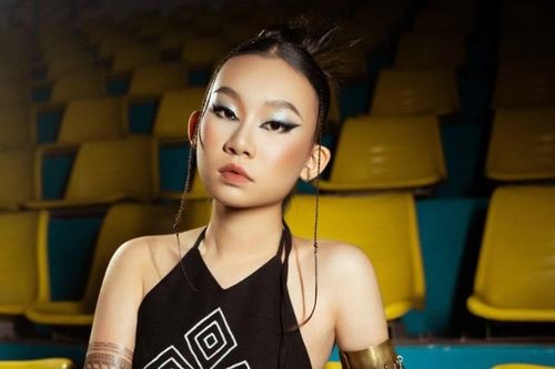 Bảo Ngân tự tin trên sàn catwalk, hé lộ dự án điện ảnh mới