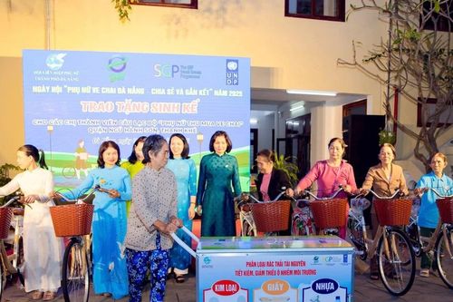 Trang bị thông tin, kỹ năng phân loại rác giúp phụ nữ cải thiện sinh kế