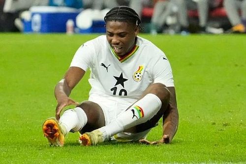 Hình ảnh sốc: Cầu thủ Nhật Bản sút gẫy chân tuyển thủ Ghana