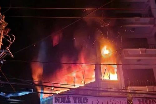 Cháy lớn tại nhà trọ 4 tầng gần chợ Đầm Nha Trang