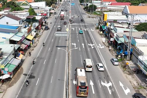 Quốc lộ 51 qua TPHCM đang được 'khoác áo mới' để tách làn ô tô và xe máy