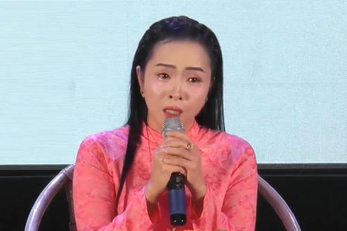 Cô giáo bật khóc khi bất ngờ nhận được lời tri ân từ nữ sinh có ý định bỏ học