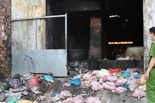 Kinh hãi cơ sở chế biến mỡ bẩn 'núp' trong nghĩa trang ở Đà Nẵng