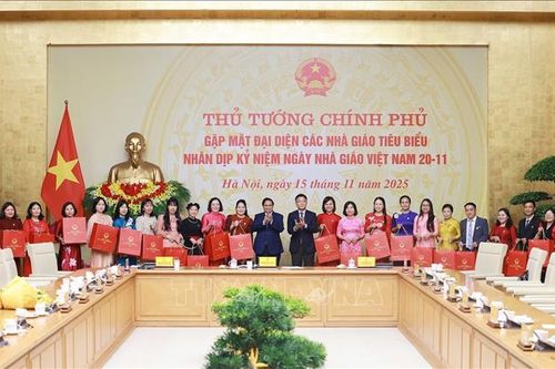 Thủ tướng gặp mặt đại diện các nhà giáo tiêu biểu toàn quốc