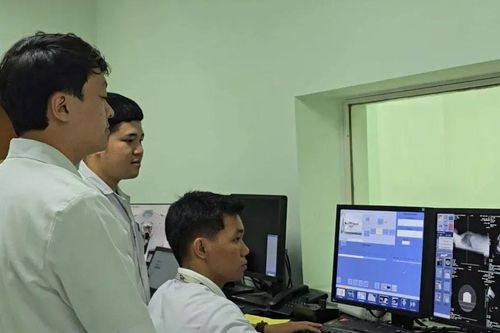 Bệnh viện Vĩnh Long phát tia xạ trị ung thư đầu tiên