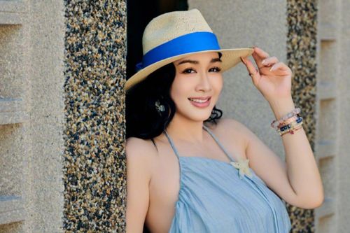 Nữ diễn viên U60 khao khát sinh quý tử với 'hồng hài nhi', tặng luôn xe sang cho mẹ chồng lớn hơn 10 tuổi