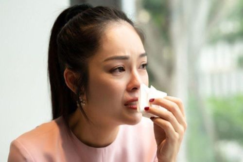 Diễn viên Dương Cẩm Lynh báo tin tang sự