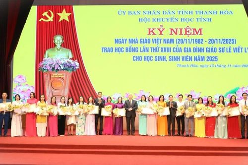 Kỷ niệm Ngày Nhà giáo Việt Nam và trao học bổng của gia đình Giáo sư Lê Viết Ly cho học sinh, sinh viên