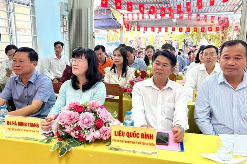 Phó Chủ tịch Ủy ban MTTQ Việt Nam tỉnh dự Ngày hội Đại đoàn kết ở phường Mỹ Thới