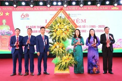 Phó Bí thư Thường trực Tỉnh ủy Nguyễn Thị Hương dự Lễ Kỷ niệm 60 năm Ngày thành lập Trường Trung học phổ thông Yên Dũng số 1
