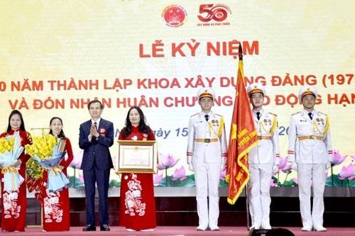Khoa Xây dựng Đảng (Học viện Báo chí và Tuyên truyền) đón nhận Huân chương Lao động hạng Ba