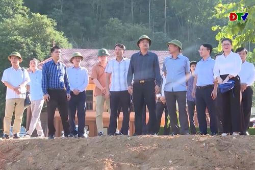 Phó Chủ tịch UBND tỉnh Lò Văn Cương khảo sát thực địa bản du lịch cộng đồng Phiêng Lơi