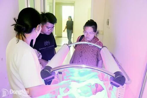 Tắm nắng có trị được bệnh vàng da cho trẻ sơ sinh?